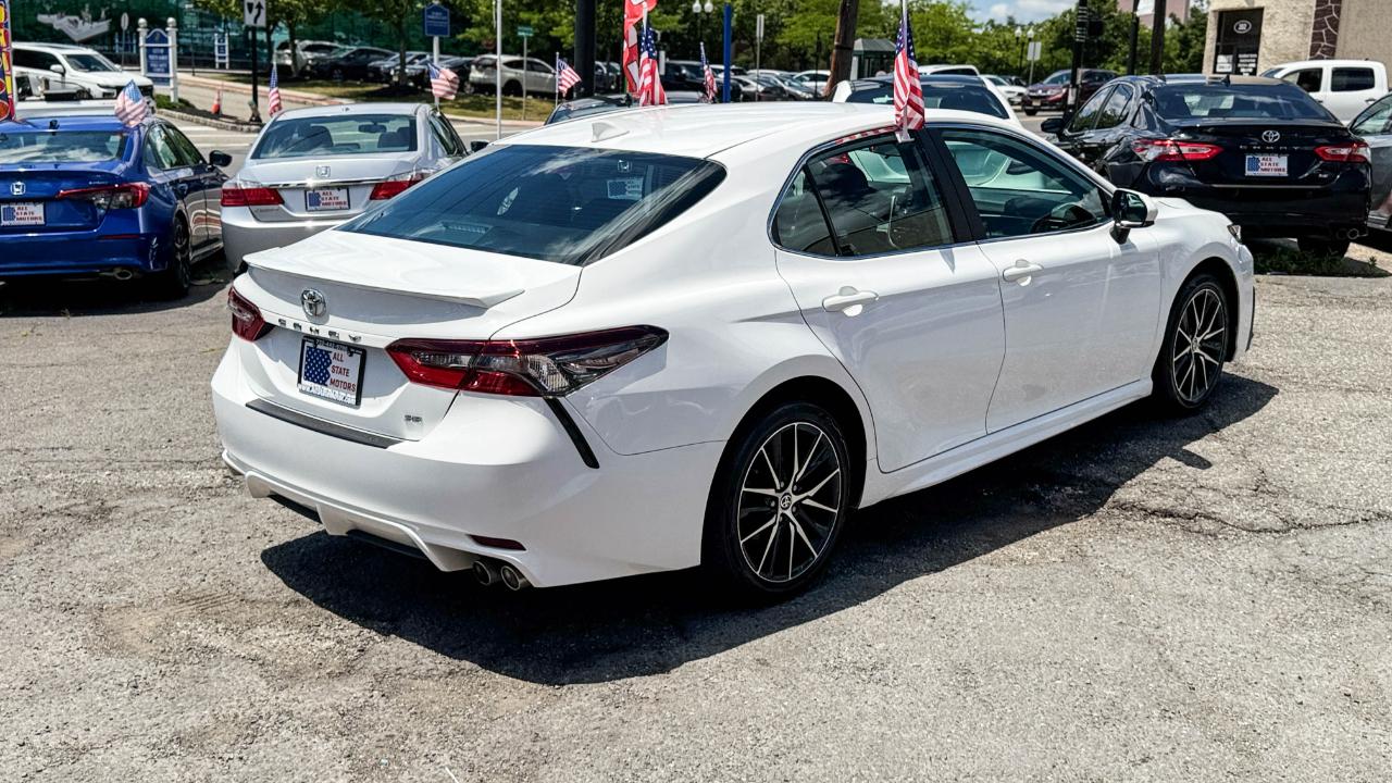 Toyota Camry SE Auto (Natl) 2021