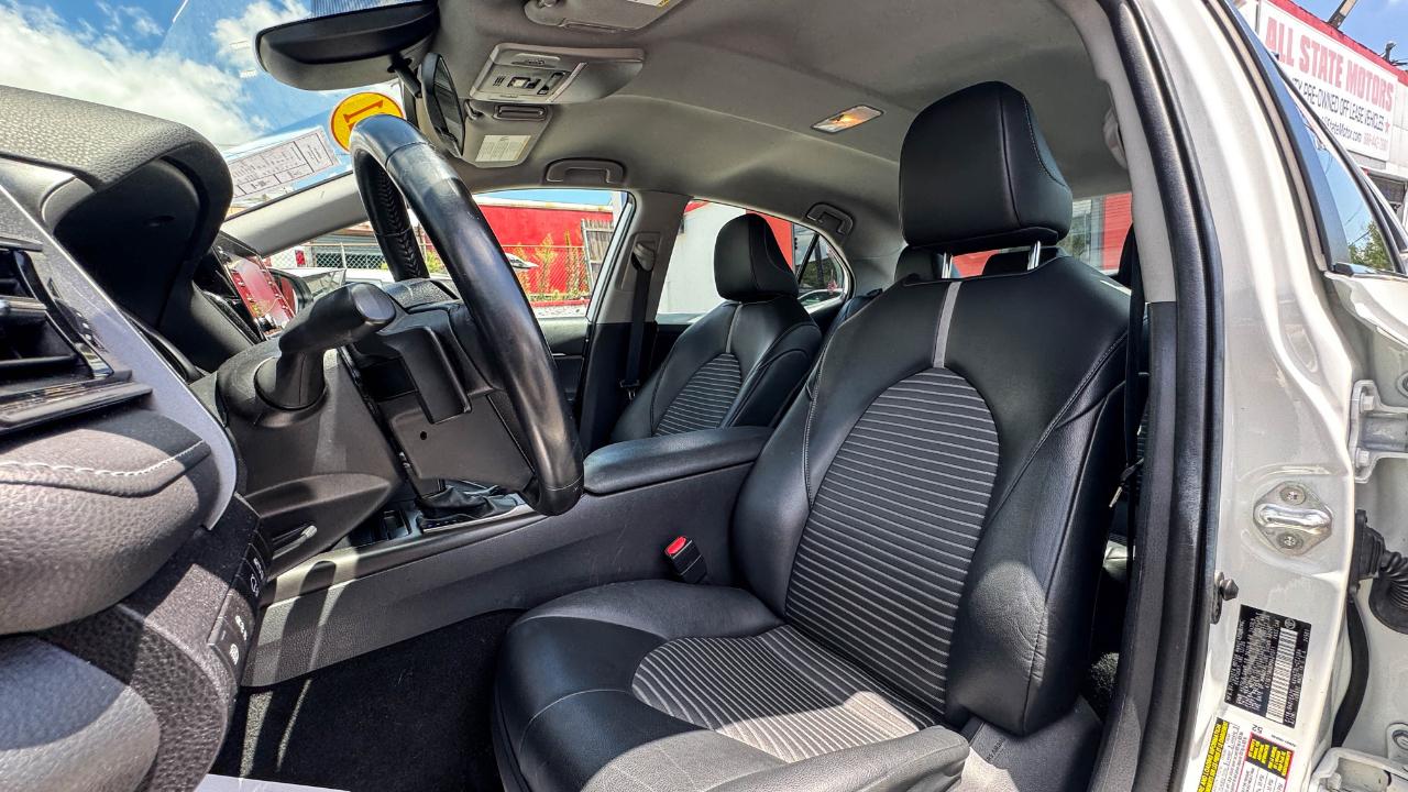 Toyota Camry SE Auto (Natl) 2021