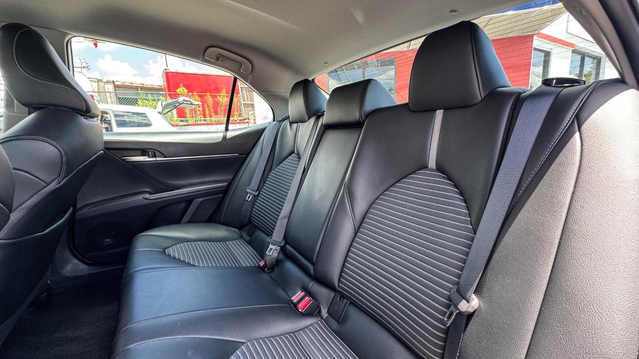 Toyota Camry SE Auto (Natl) 2021