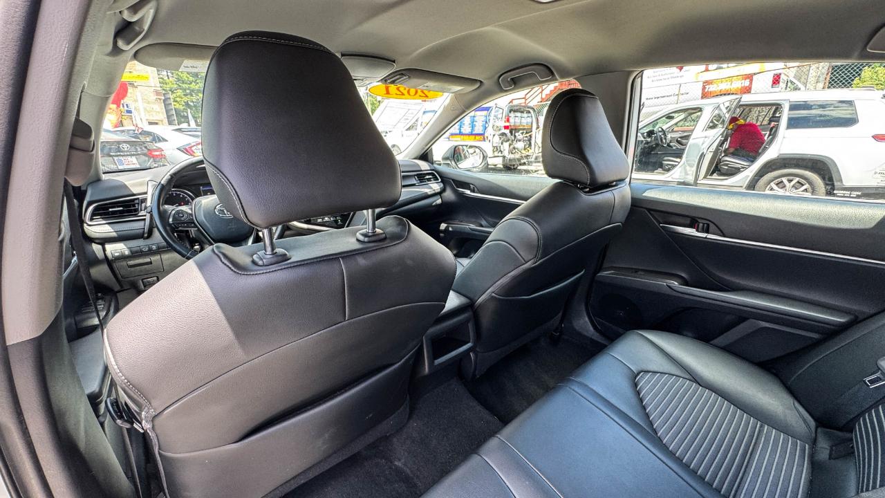 Toyota Camry SE Auto (Natl) 2021