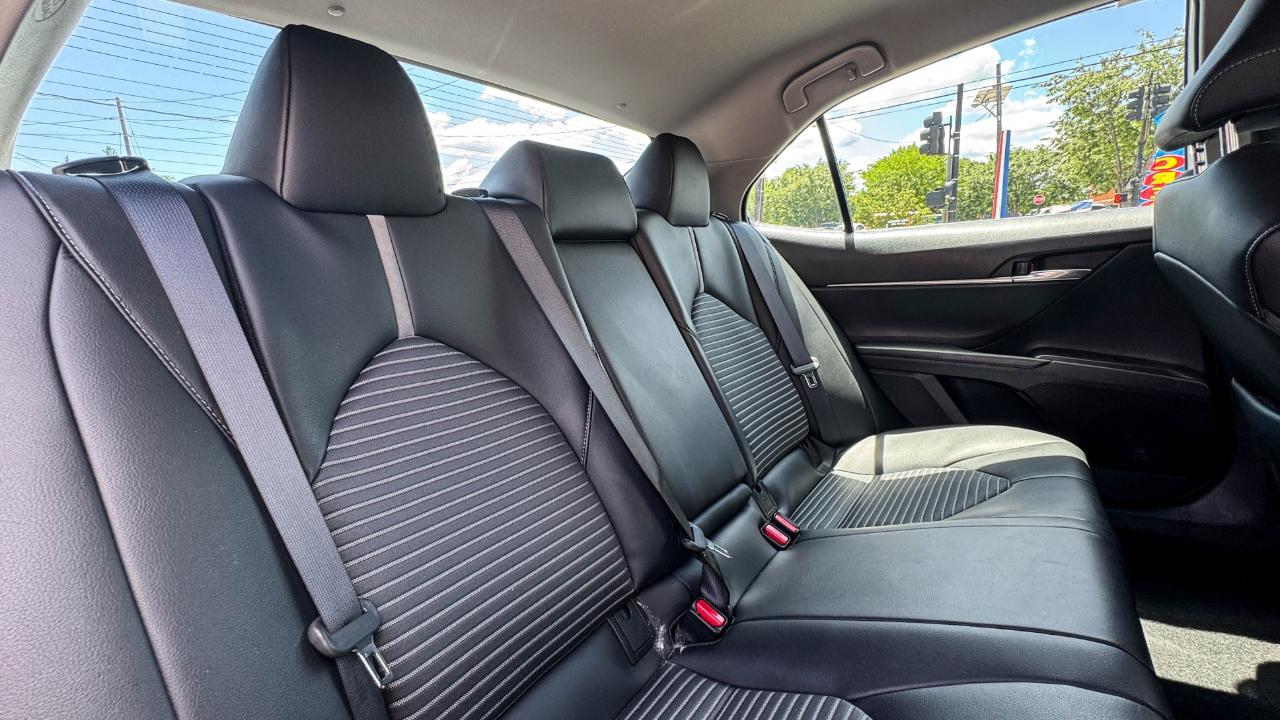 Toyota Camry SE Auto (Natl) 2021