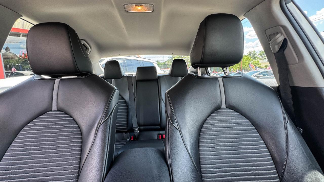 Toyota Camry SE Auto (Natl) 2021