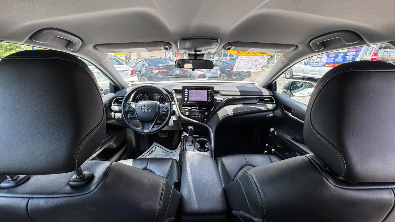 Toyota Camry SE Auto (Natl) 2021