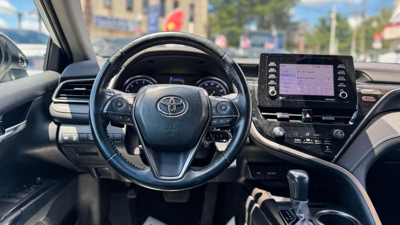 Toyota Camry SE Auto (Natl) 2021