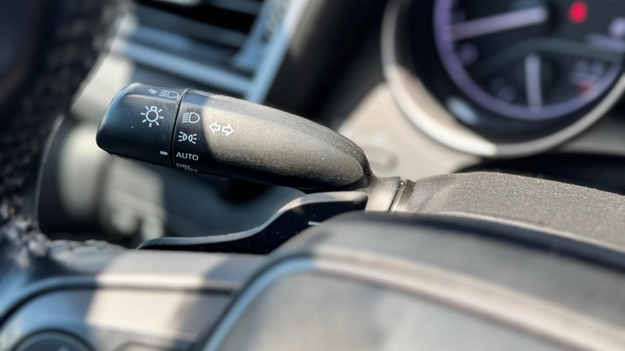 Toyota Camry SE Auto (Natl) 2021