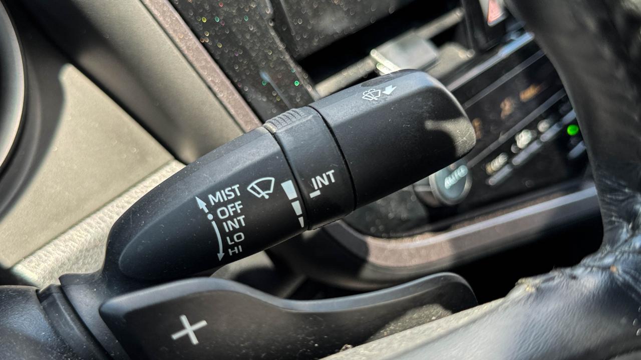 Toyota Camry SE Auto (Natl) 2021
