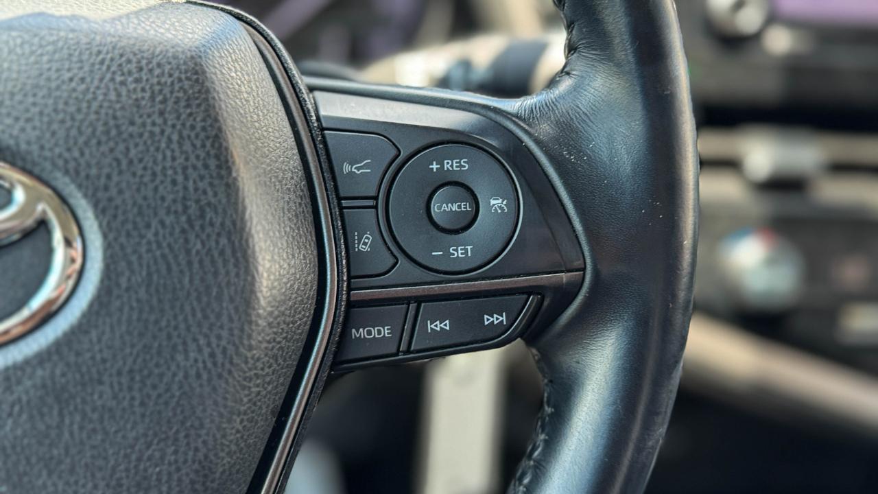 Toyota Camry SE Auto (Natl) 2021