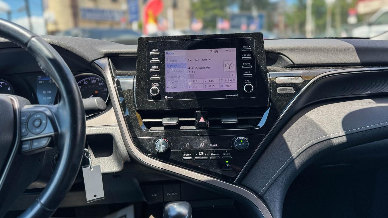 Toyota Camry SE Auto (Natl) 2021