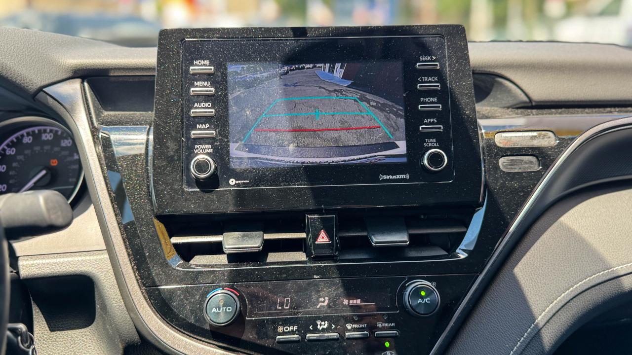 Toyota Camry SE Auto (Natl) 2021