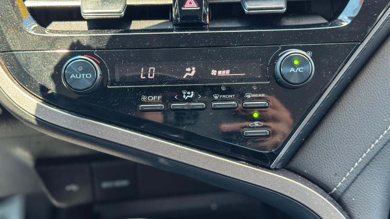 Toyota Camry SE Auto (Natl) 2021