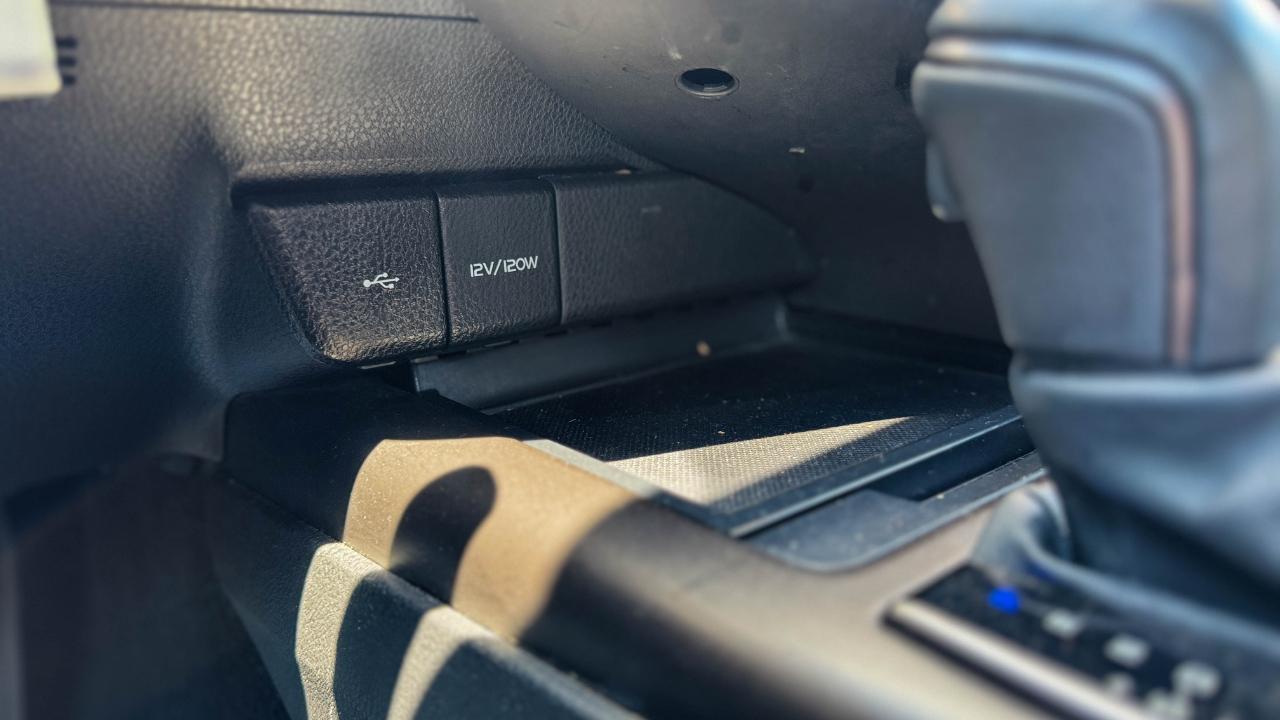 Toyota Camry SE Auto (Natl) 2021