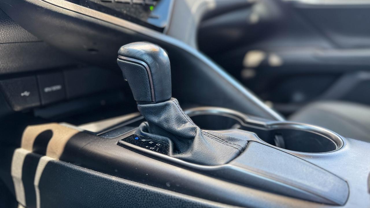 Toyota Camry SE Auto (Natl) 2021