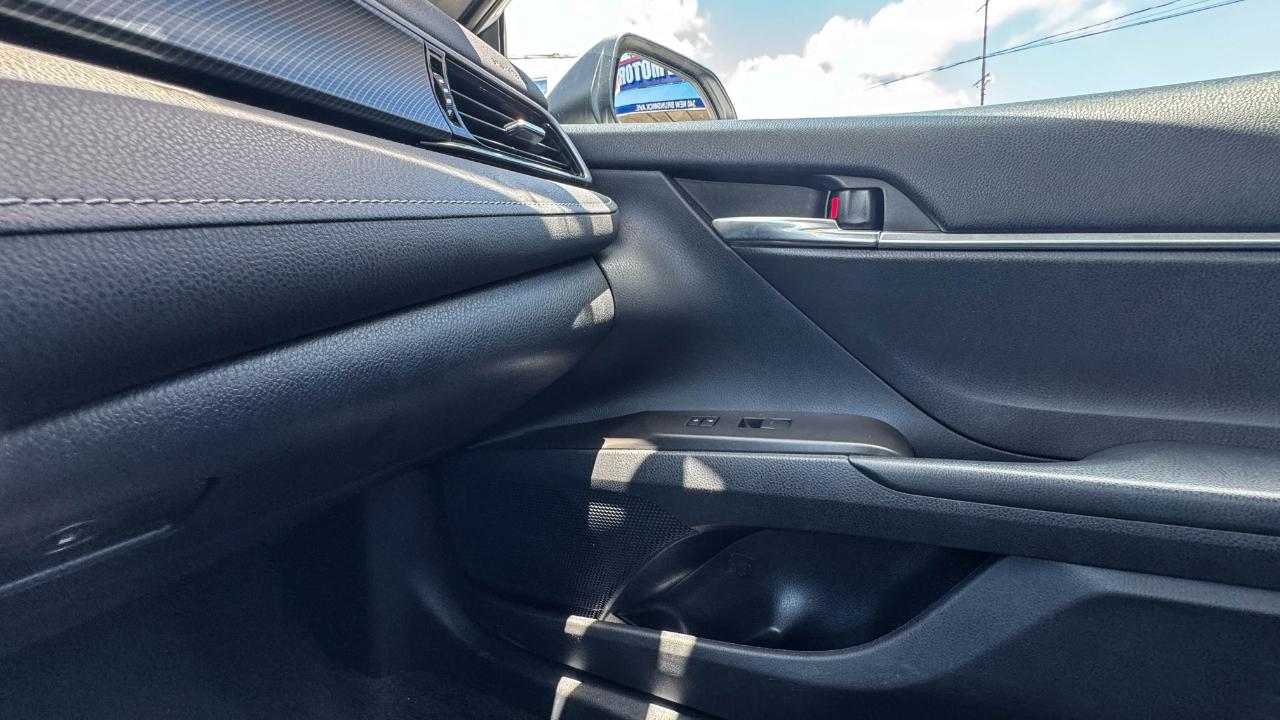 Toyota Camry SE Auto (Natl) 2021