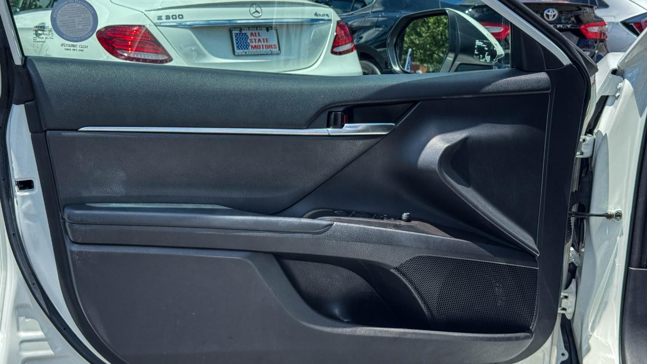Toyota Camry SE Auto (Natl) 2021