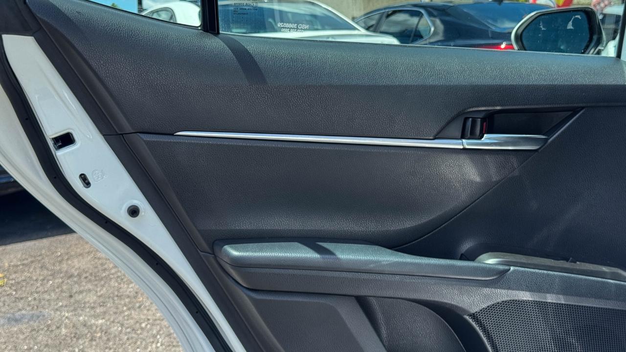 Toyota Camry SE Auto (Natl) 2021