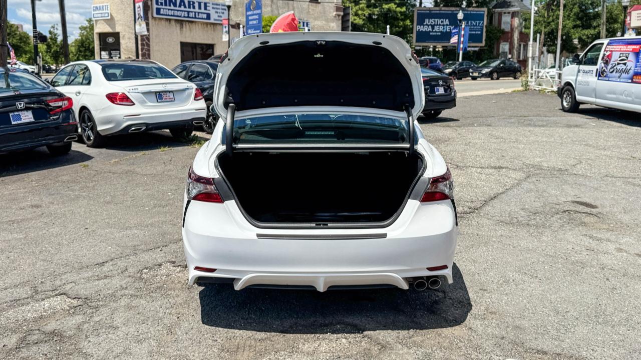 Toyota Camry SE Auto (Natl) 2021