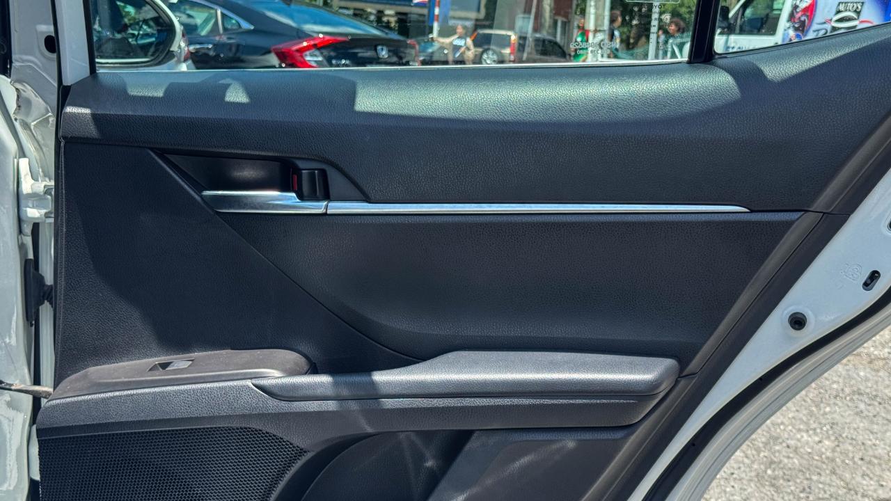 Toyota Camry SE Auto (Natl) 2021