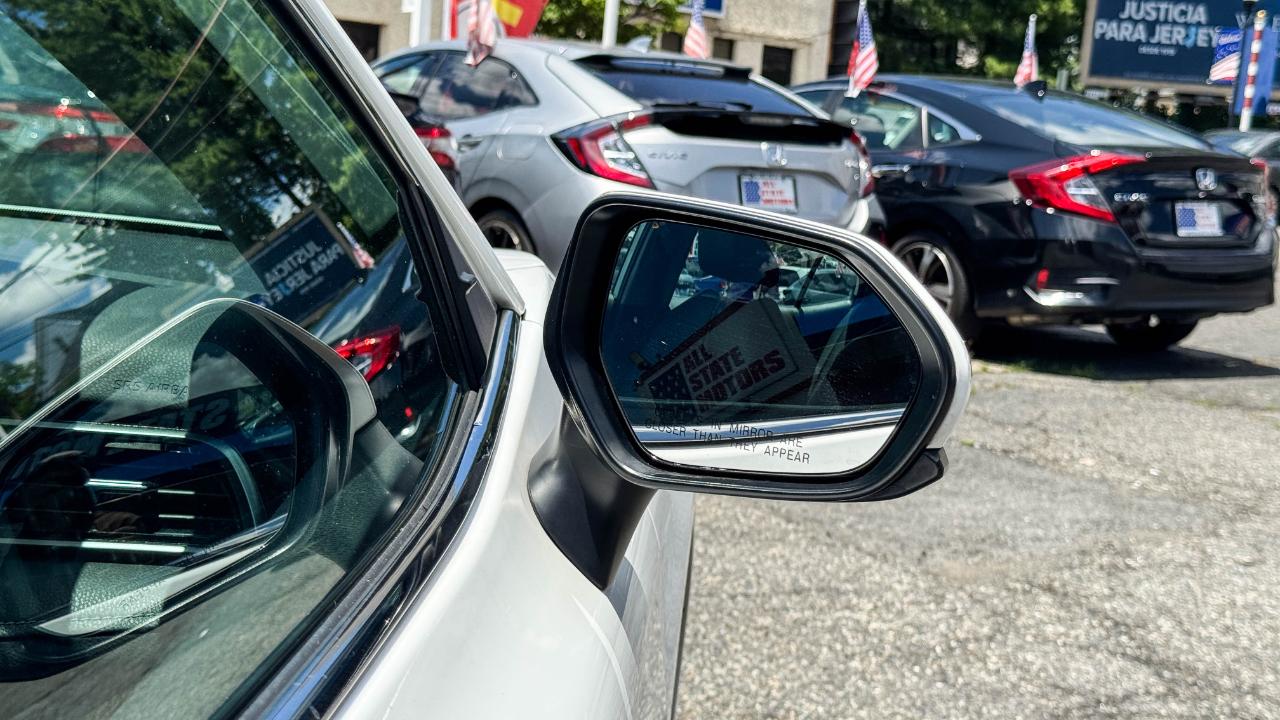 Toyota Camry SE Auto (Natl) 2021