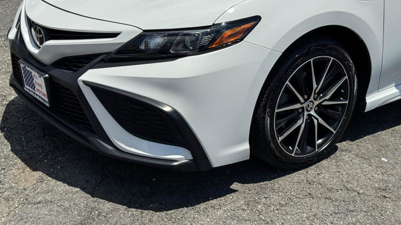 Toyota Camry SE Auto (Natl) 2021