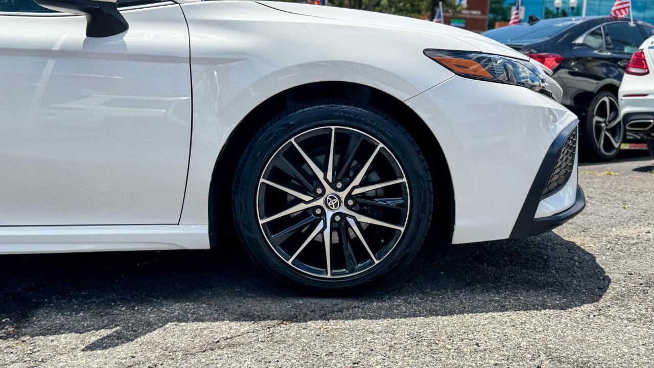 Toyota Camry SE Auto (Natl) 2021