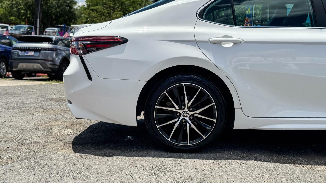 Toyota Camry SE Auto (Natl) 2021