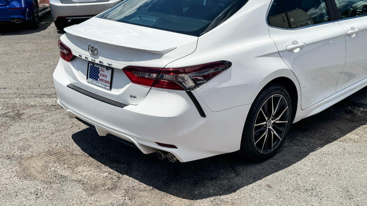 Toyota Camry SE Auto (Natl) 2021