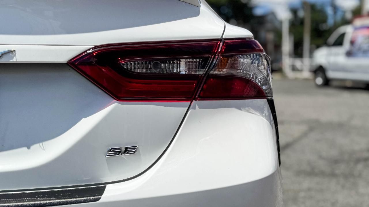 Toyota Camry SE Auto (Natl) 2021
