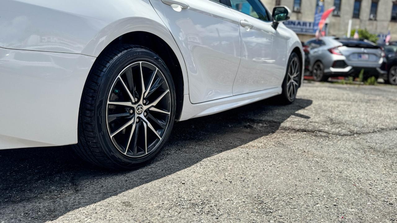 Toyota Camry SE Auto (Natl) 2021