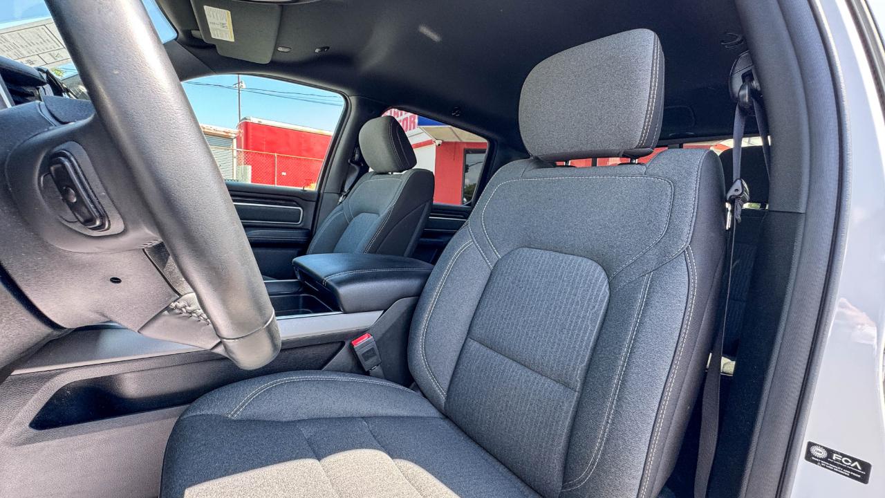 RAM 1500 Big Horn 4x4 Crew Cab 5'7" Box 2023