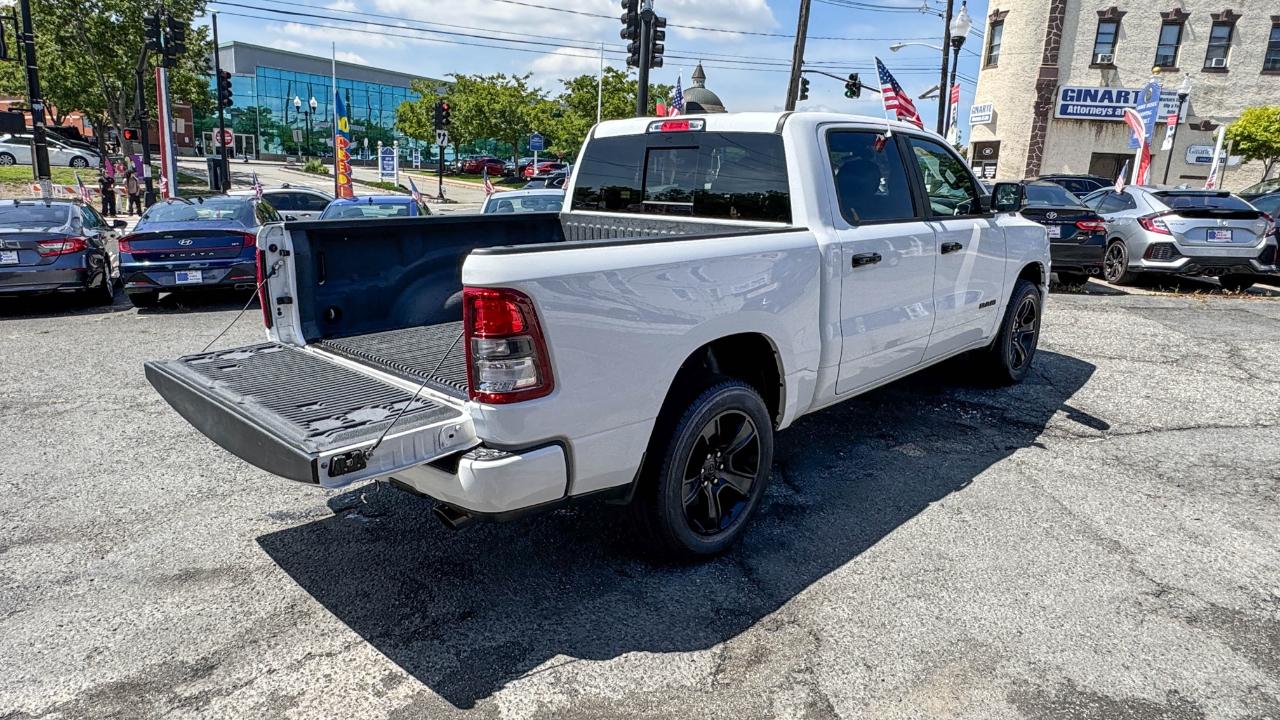 RAM 1500 Big Horn 4x4 Crew Cab 5'7" Box 2023