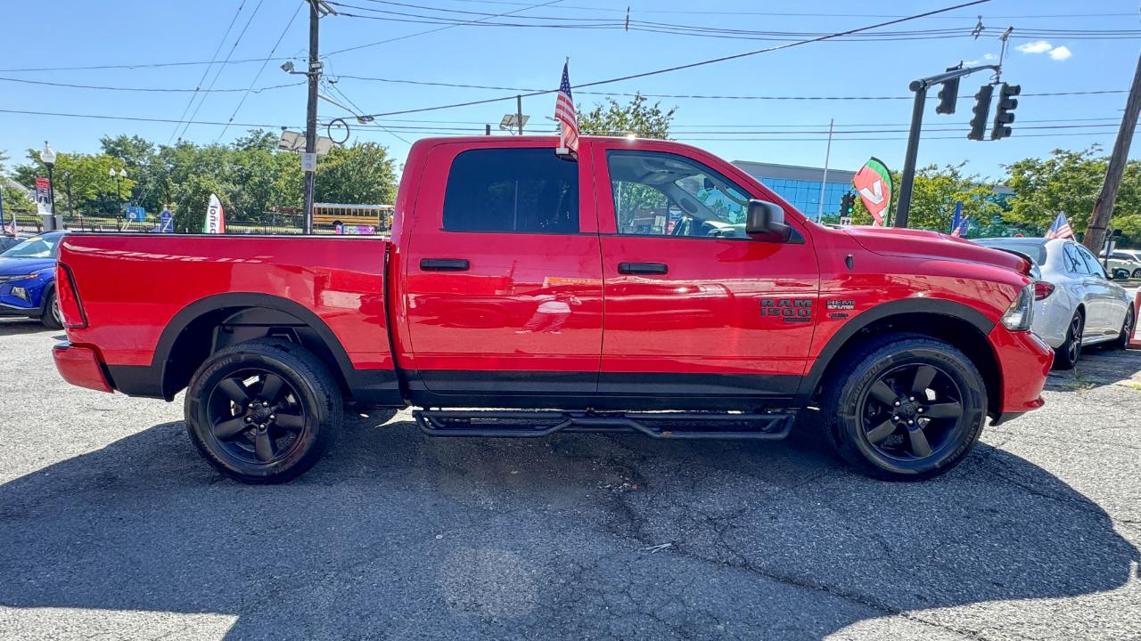 RAM 1500 Classic Express 4x4 Crew Cab 5'7" Box 2022