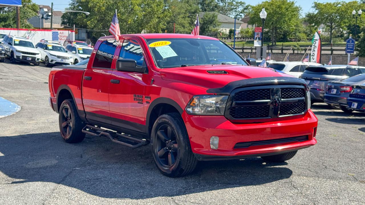 RAM 1500 Classic Express 4x4 Crew Cab 5'7" Box 2022