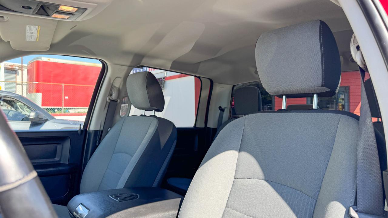 RAM 1500 Classic Express 4x4 Crew Cab 5'7" Box 2022