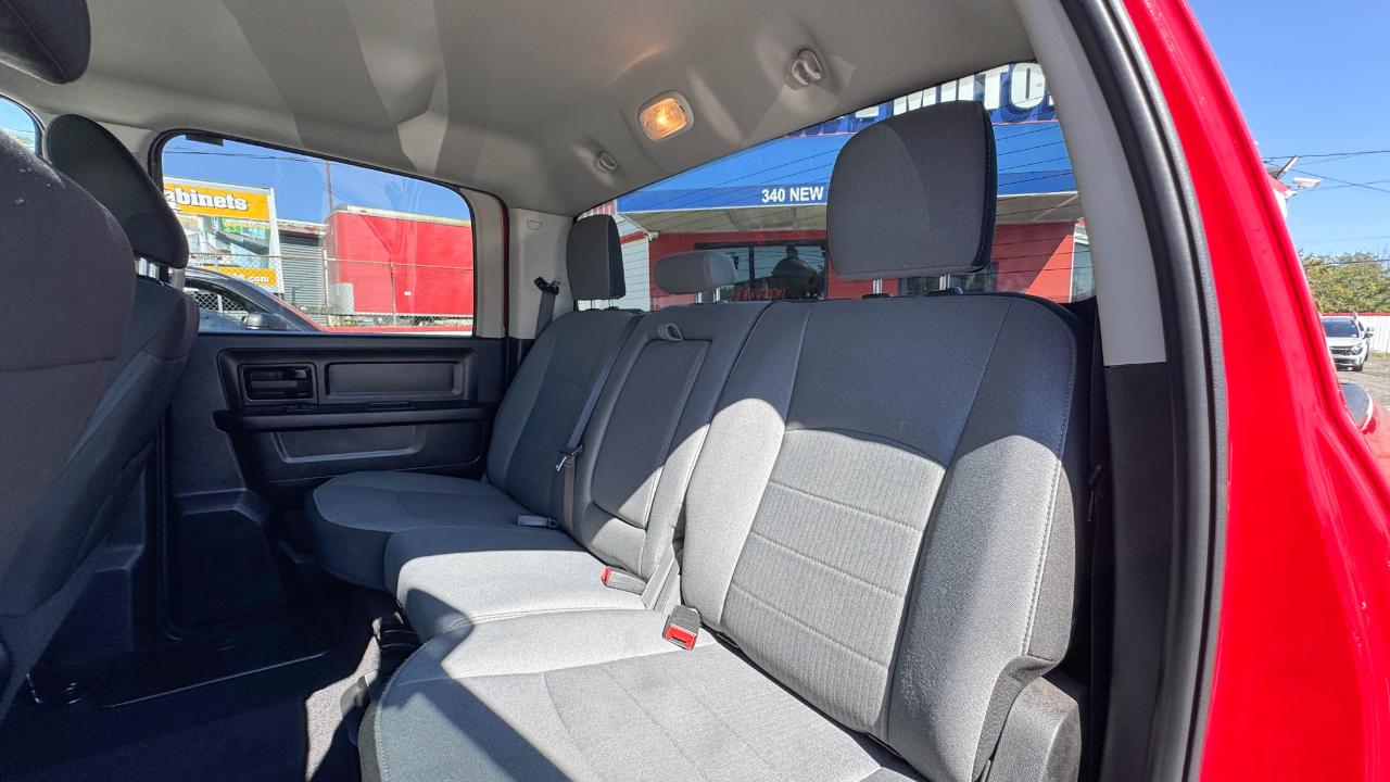 RAM 1500 Classic Express 4x4 Crew Cab 5'7" Box 2022