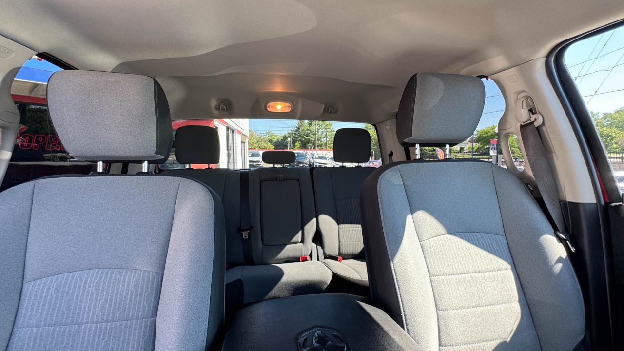 RAM 1500 Classic Express 4x4 Crew Cab 5'7" Box 2022