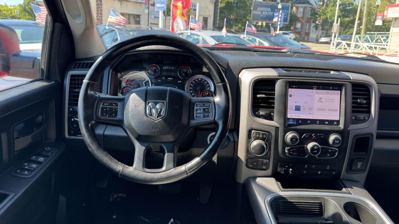 RAM 1500 Classic Express 4x4 Crew Cab 5'7" Box 2022
