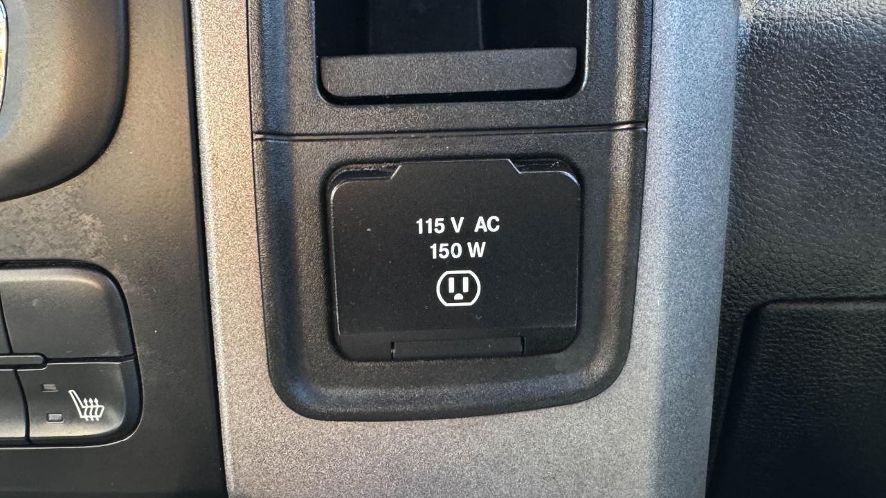 RAM 1500 Classic Express 4x4 Crew Cab 5'7" Box 2022