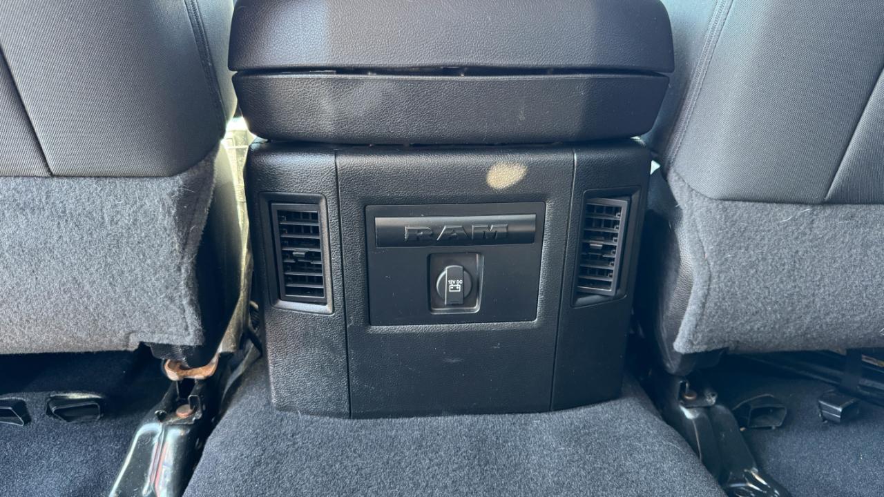 RAM 1500 Classic Express 4x4 Crew Cab 5'7" Box 2022