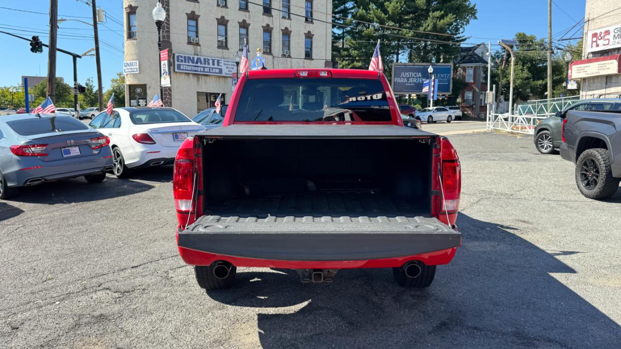 RAM 1500 Classic Express 4x4 Crew Cab 5'7" Box 2022