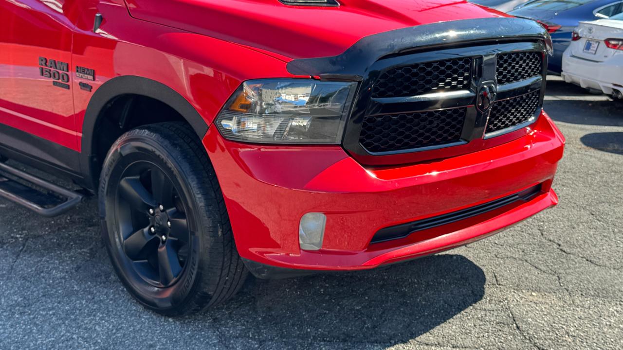 RAM 1500 Classic Express 4x4 Crew Cab 5'7" Box 2022