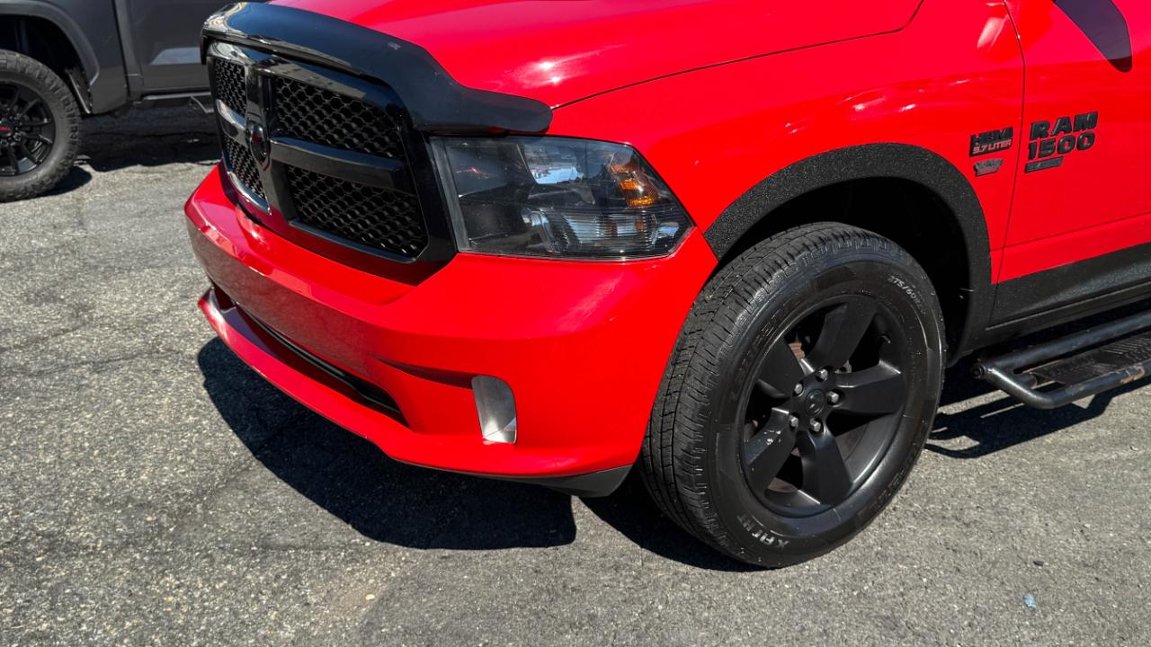 RAM 1500 Classic Express 4x4 Crew Cab 5'7" Box 2022