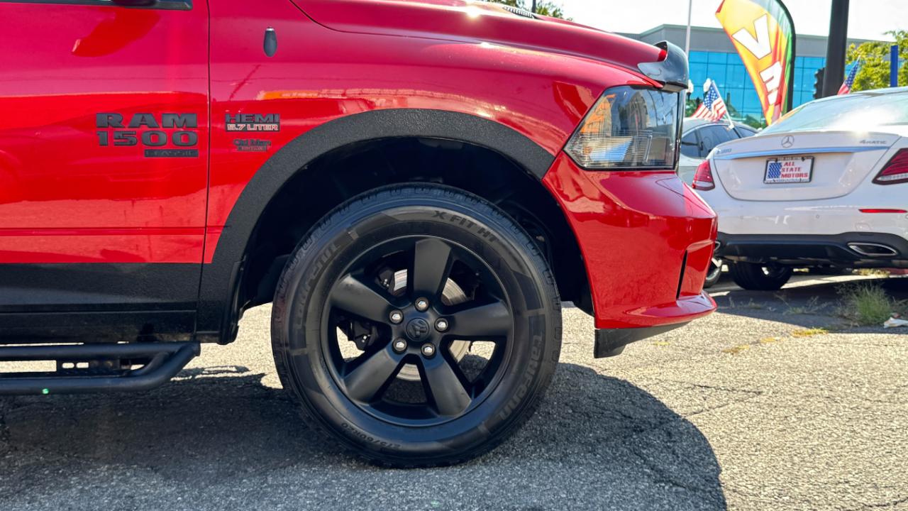 RAM 1500 Classic Express 4x4 Crew Cab 5'7" Box 2022
