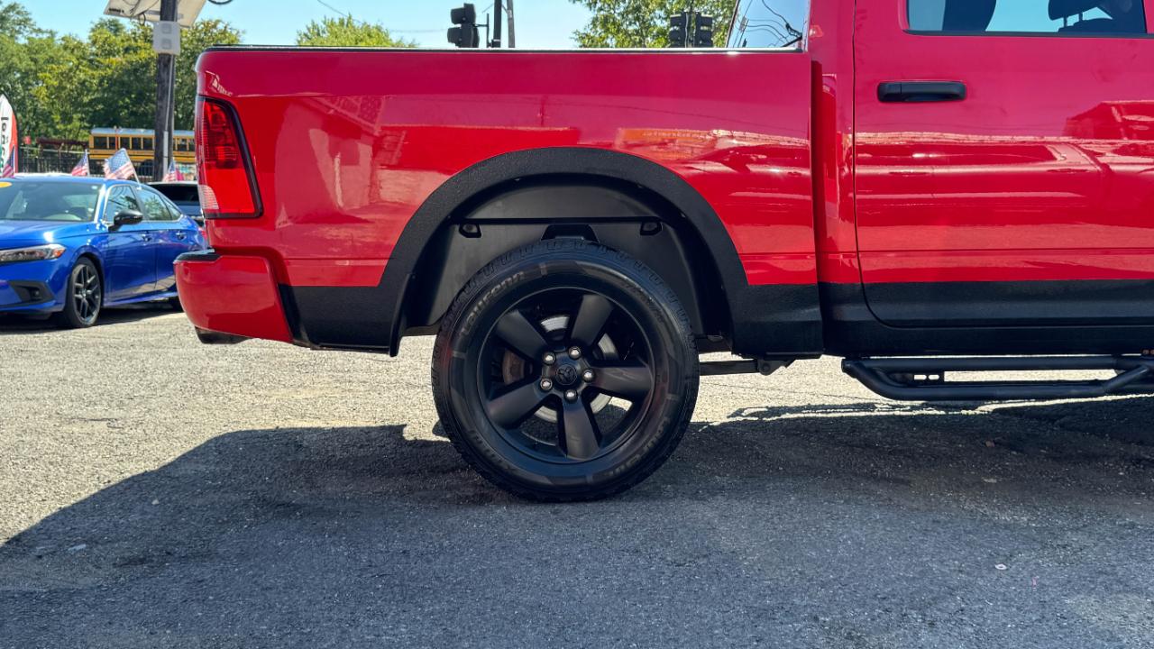RAM 1500 Classic Express 4x4 Crew Cab 5'7" Box 2022
