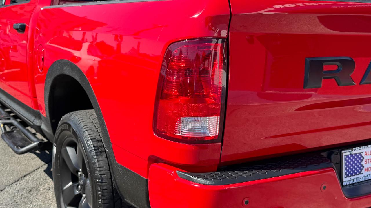 RAM 1500 Classic Express 4x4 Crew Cab 5'7" Box 2022