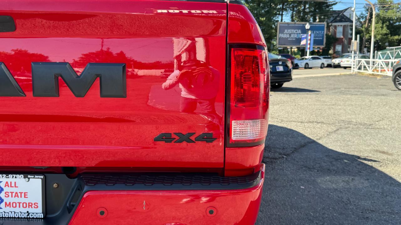 RAM 1500 Classic Express 4x4 Crew Cab 5'7" Box 2022
