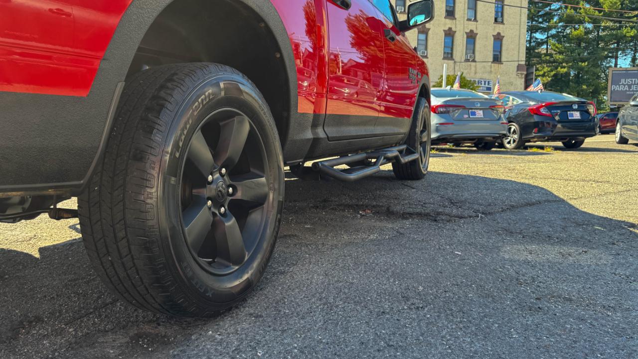 RAM 1500 Classic Express 4x4 Crew Cab 5'7" Box 2022