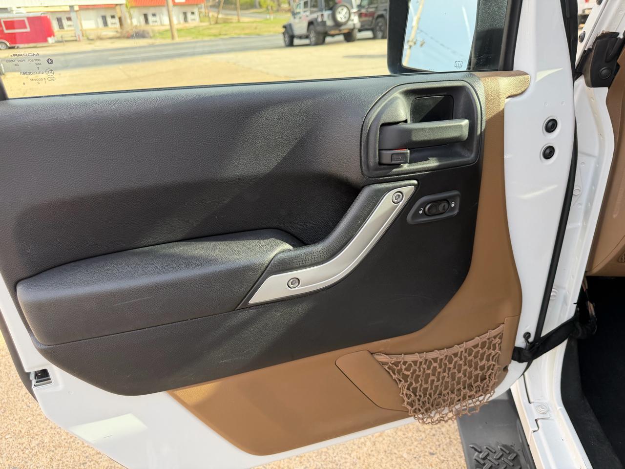 Jeep Wrangler Sahara 4WD 2012