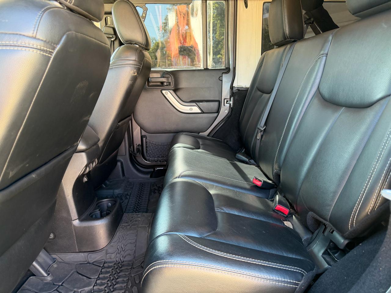 Jeep Wrangler Unlimited Sahara 4WD 2014