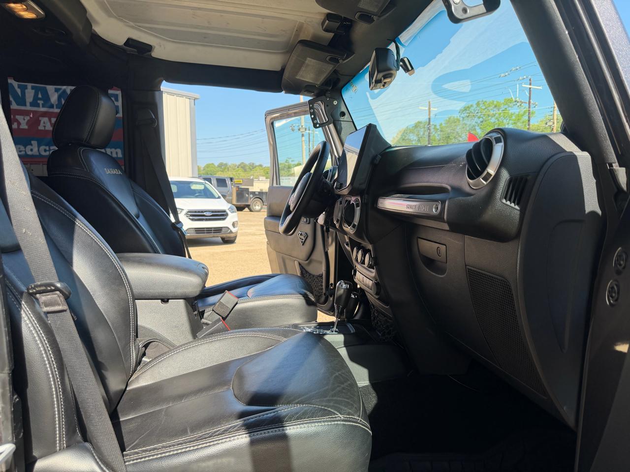 Jeep Wrangler Unlimited Sahara 4WD 2014