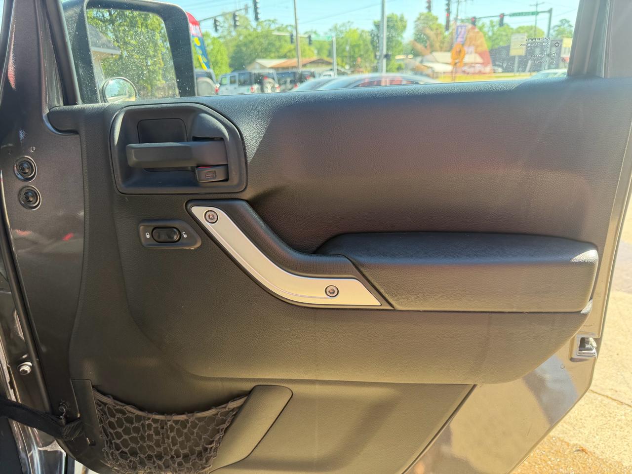 Jeep Wrangler Unlimited Sahara 4WD 2014